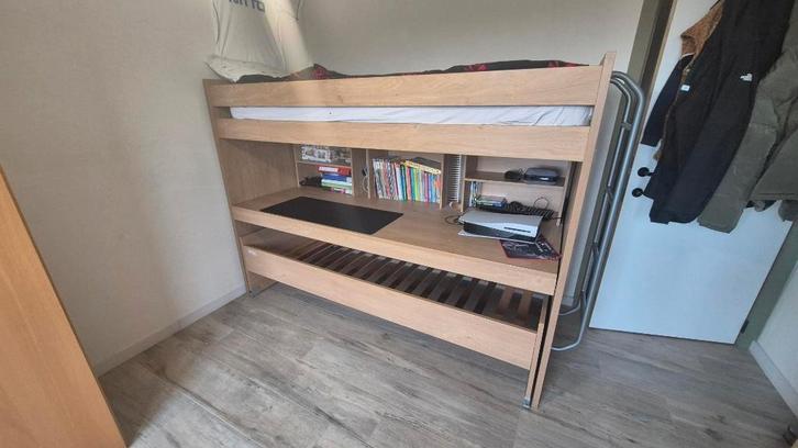 Hoogslaper: 2 enkele bedden (1schuifbaar) bureau, kleerkast., Kinderen en Baby's, Kinderkamer | Stapelbedden en Hoogslapers, Gebruikt