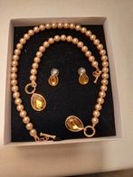 Fantasie  parel nooit  gedragen kleur fume mer Mayerline., Ophalen