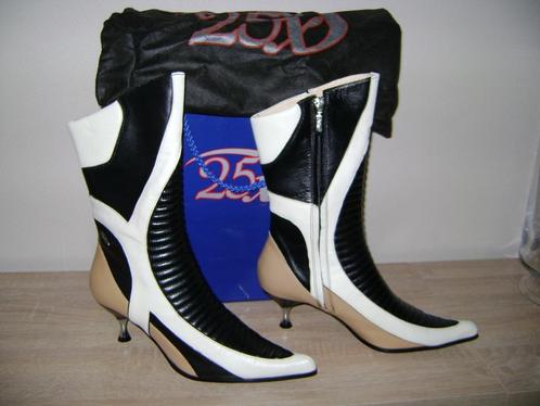 25X by PRADA laarzen - leder - 41 - als nieuw, Kleding | Dames, Schoenen, Zo goed als nieuw, Hoge laarzen, Wit, Ophalen of Verzenden