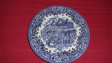 Royal Tudor Ware borden beschikbaar voor biedingen