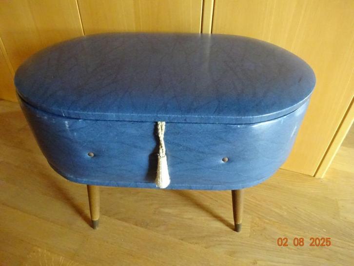 Zeer decoratieve poef - bankje -  stoeltje met opbergruimte, Huis en Inrichting, Zetels | Voetbanken en poefs, Ovaal, Ophalen