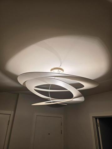 Lampe suspendue design Pirce Micro LED en blanc, Enlèvement