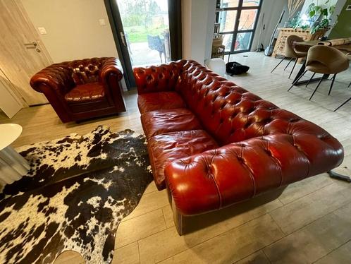 Canapé Chesterfield et fauteuil unique, Maison & Meubles, Canapés | Salons, Utilisé, Banc droit, Trois personnes, Cuir