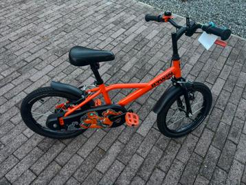B'Twin 16 inch jongensfiets - Zo goed als nieuw beschikbaar voor biedingen