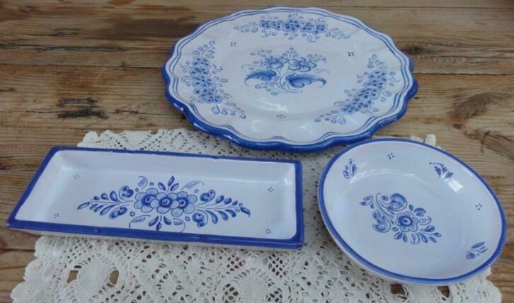 Spaans handbeschilderd wandbord met 2 bijpassende schaaltjes, Antiek en Kunst, Curiosa en Brocante, Ophalen of Verzenden