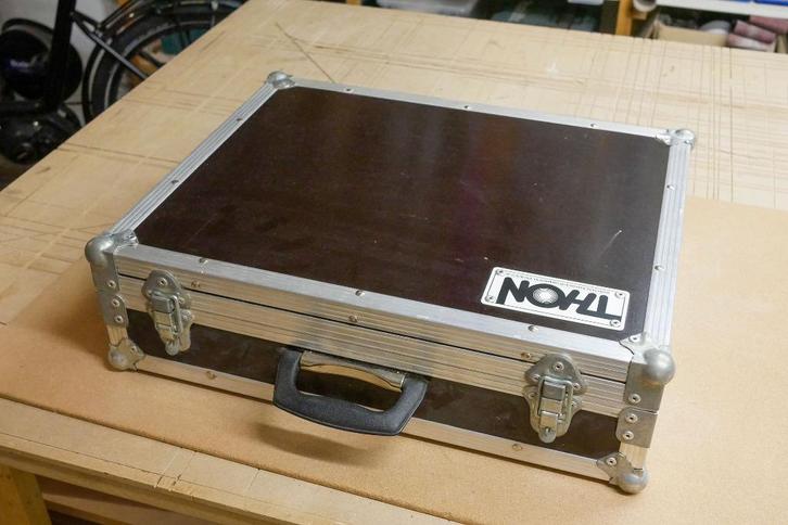 Verkoop Thon Flex Cut Universal Flightcase 1, Muziek en Instrumenten, Behuizingen en Koffers, Gebruikt, Overige instrumenten, Flightcase