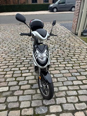 elektrische scooter beschikbaar voor biedingen