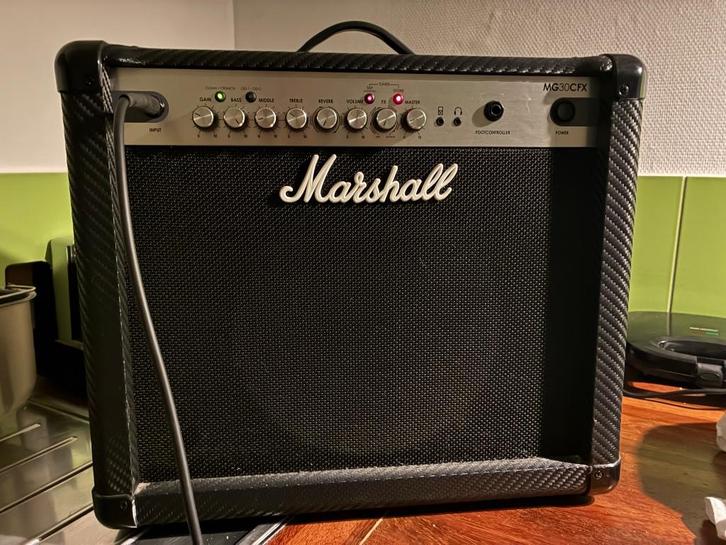 Marshall mg30 cfx versterker+gitaar en accessoires, Muziek en Instrumenten, Versterkers | Bas en Gitaar, Zo goed als nieuw, Gitaar