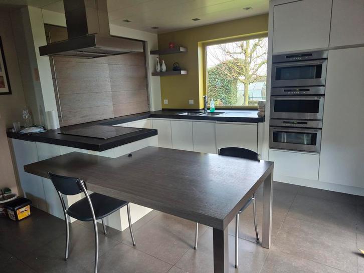 Keuken met natuurstenen werkblad en toestellen, Huis en Inrichting, Keuken | Complete keukens, Zwart, Ophalen