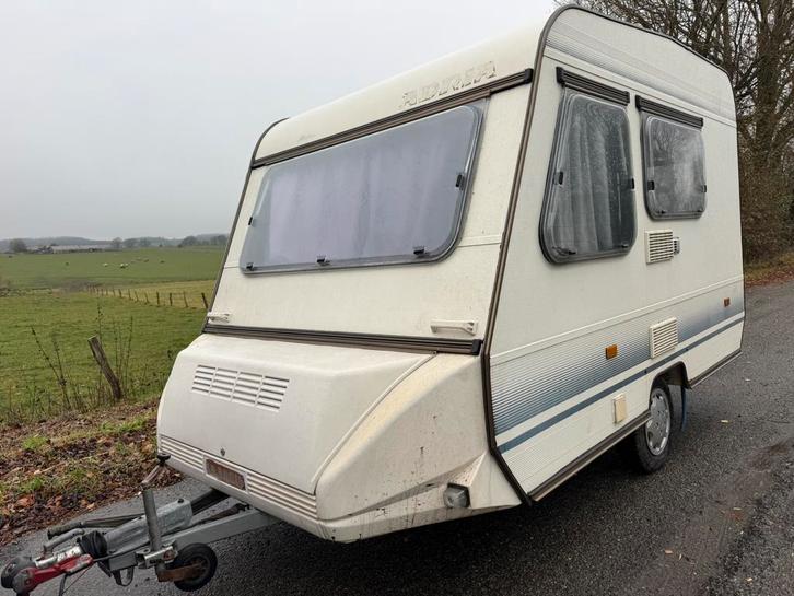 Caravane adria -750 kg a saisir, Caravans en Kamperen, Caravans, Particulier, Adria, Ophalen
