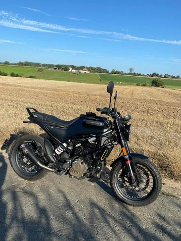 Pilules noires Husqvarna 125, Particulier, Contrôle de traction, 1 cylindre, Naked bike