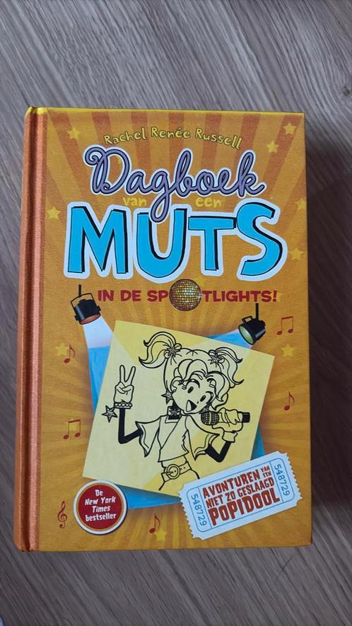 Rachel Renée Russell - In de spotlights!, Boeken, Kinderboeken | Jeugd | 10 tot 12 jaar, Zo goed als nieuw, Ophalen