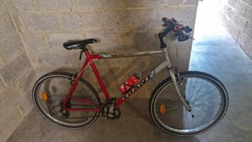 Bonjour vélo à vendre en très bon état 0492.77.64.71  beschikbaar voor biedingen