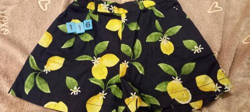 donkerblauwe short met citroenen mayoral maat 116, Kinderen en Baby's, Kinderkleding | Maat 116, Zo goed als nieuw, Meisje, Broek