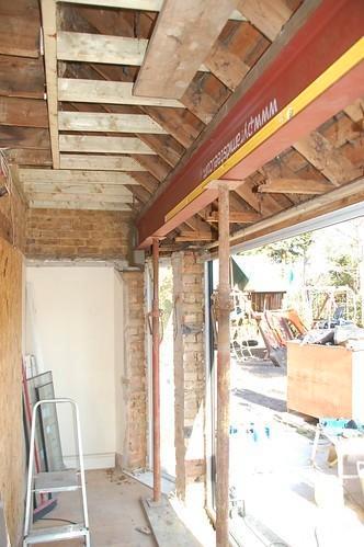 Draag muur afbreken en dan poutrel plaatsen.0466445657
