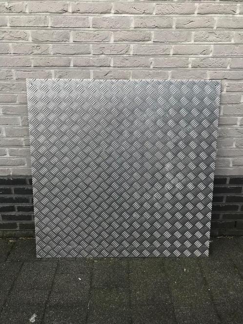 nette gebruikte aluminium traanplaat 100 cm x 100 cm 2,5/4mm, Doe-het-zelf en Bouw, Platen en Panelen, Gebruikt, Overige materialen