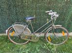 Oude damesfiets met beetje werk aan, Ophalen