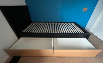Bedframe ikea + lades beschikbaar voor biedingen