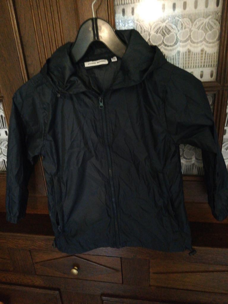 Veste de pluie enfant. Taille 5-6 ans. Bleu marine., Enlèvement ou Envoi, Comme neuf