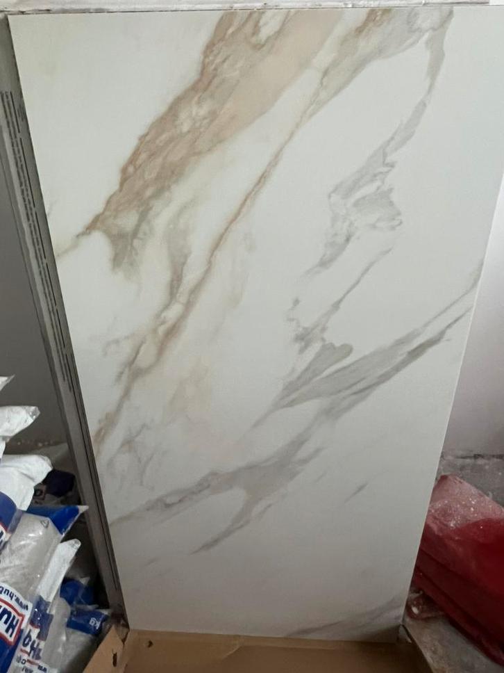 Carrelage Dorian Gold poli + receveur de douche avec siphon, Doe-het-zelf en Bouw, Tegels, Nieuw, 60 cm of meer, Ophalen