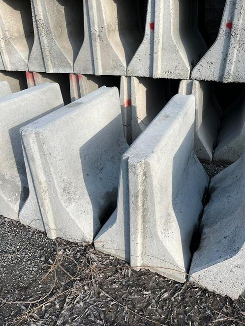 2de keus veiligheidstootbanden in beton, Tuin en Terras, Bielzen en Borduren, Gebruikt, Beton, Ophalen of Verzenden