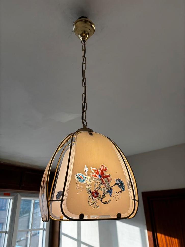 Vintage hanglamp van opaline en messing, Huis en Inrichting, Lampen | Hanglampen, Gebruikt, 50 tot 75 cm, Glas, Metaal, Ophalen
