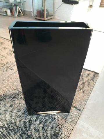 Rechthoekige glazen vaas met zwart design H40*L20*D6cm beschikbaar voor biedingen