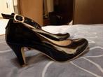 Pumps te koop, zwart laqué, met enkelriempje, maat 39., Vêtements | Femmes, Chaussures, Enlèvement
