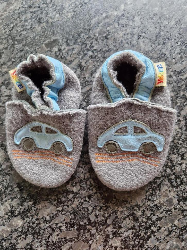 Baby pantoffel auto maat 19-20, Kinderen en Baby's, Babykleding | Schoentjes en Sokjes, Zo goed als nieuw, Jongetje, Slofjes, Ophalen