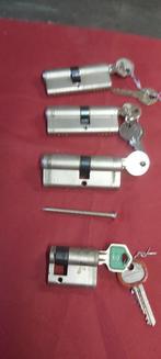 Cylindres de serrure Mila avec clefs 7 cm  et 4 cm, Bricolage & Construction, Comme neuf, Autres types, Inox, Enlèvement ou Envoi