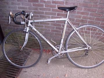 koersfiets beschikbaar voor biedingen
