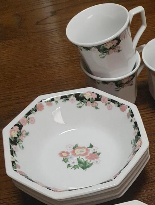 Servies 2x4 personen, Huis en Inrichting, Keuken | Servies, Zo goed als nieuw, Compleet servies, Ophalen