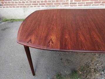 Rozenhouten tafel  beschikbaar voor biedingen