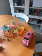 Polly pocket auto + allerlei meubels + poppetjes  en kleding, Comme neuf, Enlèvement