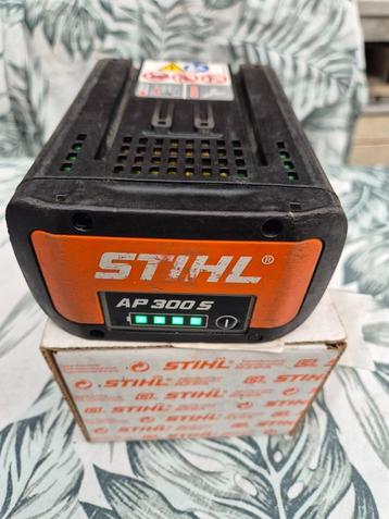 Stihl AP 200 /AP 300 / AP300s / AL 300 lader beschikbaar voor biedingen