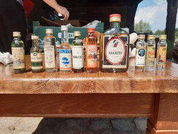 10 bouteilles d'alcool miniatures pleines, Enlèvement, Comme neuf
