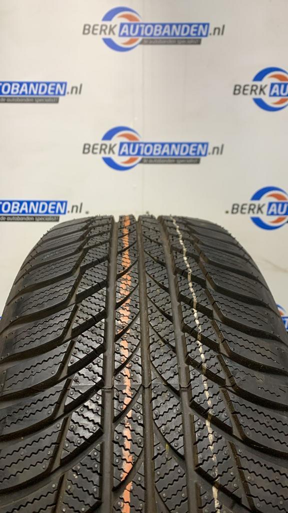 2x Bridgestone Bizzak LM001 (DEMO) 215/55 R17 94V 215/55/17, Auto-onderdelen, Banden en Velgen, Band(en), Winterbanden, 17 inch