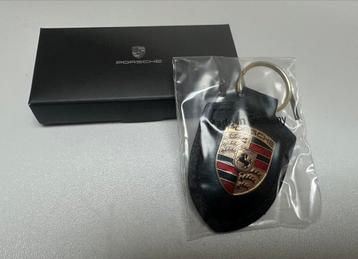 Porsche Key tag crest black  beschikbaar voor biedingen