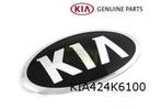 Kia Carens embleem logo ''Kia'' op voorbumper Origineel!  86, Auto-onderdelen, Verzenden, Nieuw, Kia