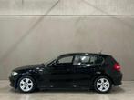 BMW 116i | BENZINE | AIRCO | 5 DEURS, Auto's, BMW, 90 kW, 139 g/km, Zwart, 4 cilinders