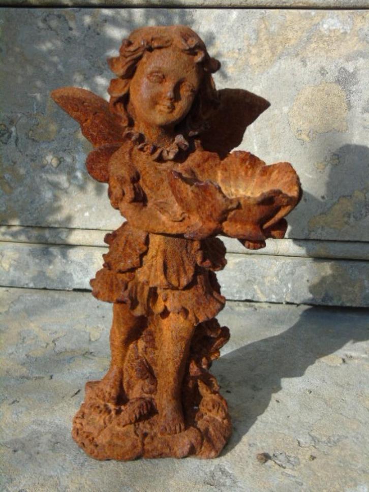 Standbeeld van een elf met een bloem in roestig gepatineerd, Tuin en Terras, Tuinbeelden, Nieuw, Engelenbeeld, Metaal, Ophalen