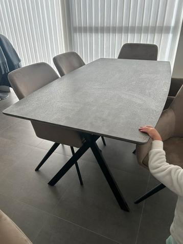 Deens eetkamertafel ZONDER STOELEN beschikbaar voor biedingen