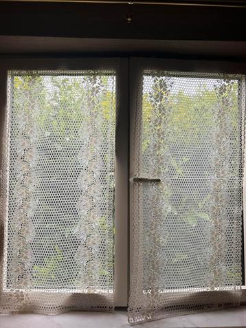 Set van 2 NIEUWE kanten gordijnen, klaar om op te hangen beschikbaar voor biedingen