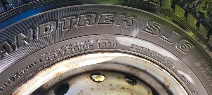 4x Dunlop grandtrek SJ6 M+S 225 70 r16 102Q, Auto-onderdelen, Banden en Velgen, Band(en), Winterbanden, Gebruikt, Ophalen