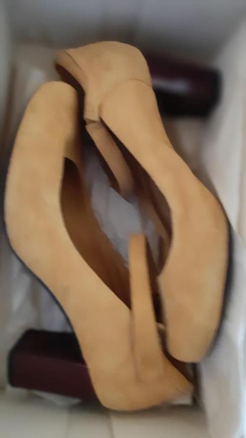 Prachtige ballerina pumps oker Clarks suède 39 als nieuw, Kleding | Dames, Schoenen, Zo goed als nieuw, Pumps, Overige kleuren