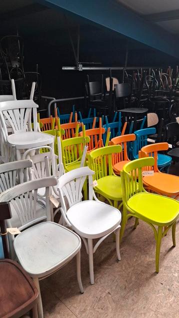 35 thonet gekleurde horeca cafe bistro stoelen ZGAN partij beschikbaar voor biedingen