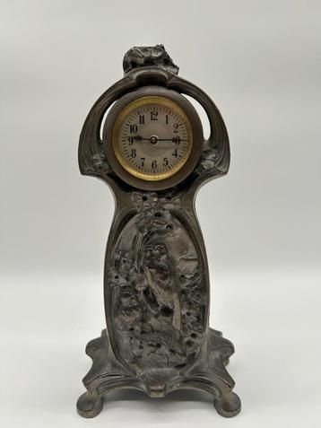 Belle horloge en métal d'époque ART NOUVEAU