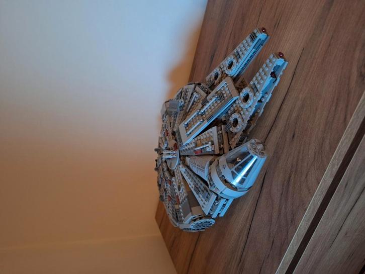 Lego Star Wars set: Millenium Falcon 75105, Hobby en Vrije tijd, Modelbouw | Auto's en Voertuigen, Zo goed als nieuw, Ophalen