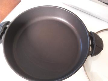 Kwaliteits pan nog nieuw mag weg voor 19 euro heeft  40 euro beschikbaar voor biedingen