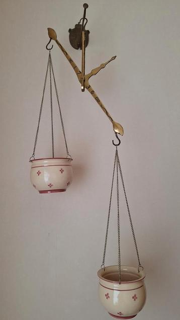 Decoratieve wandweegschaal in koper beschikbaar voor biedingen